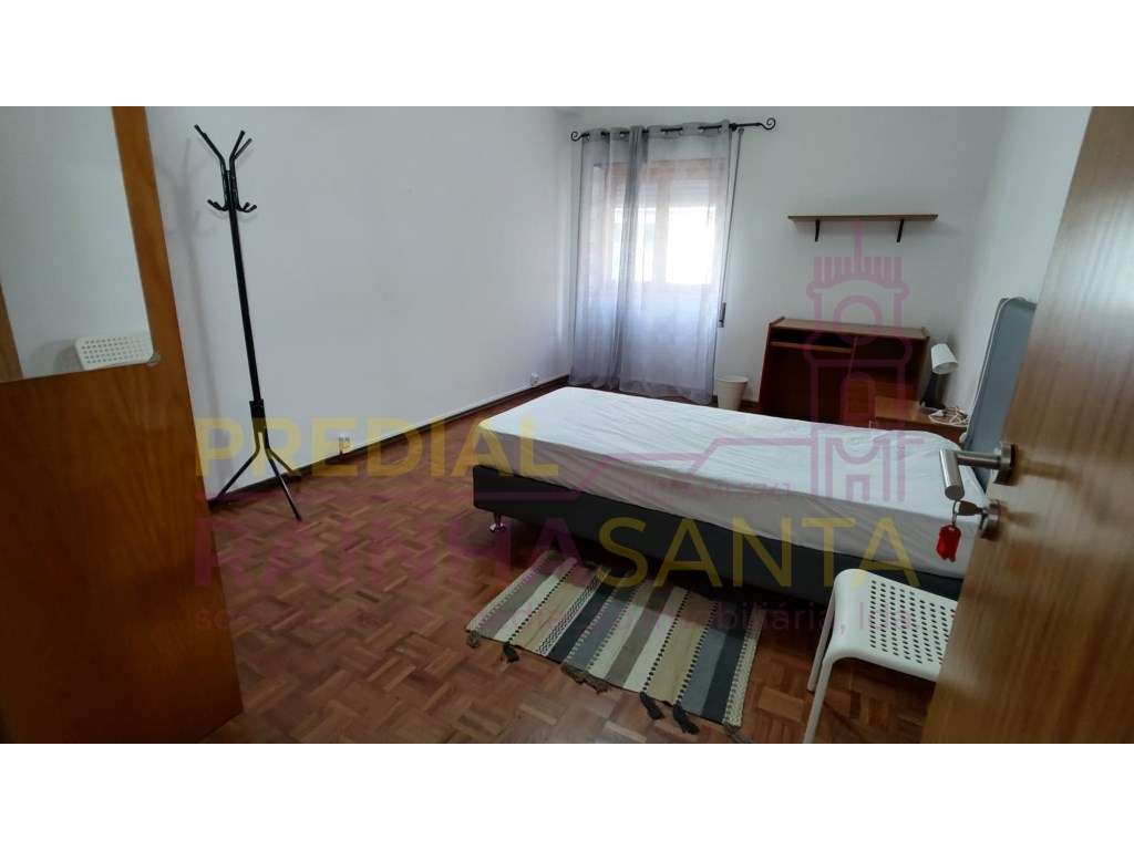 Quarto em apartamento remodelado - Rua do Brasil - Coimbra - Grande imagem: 2/9