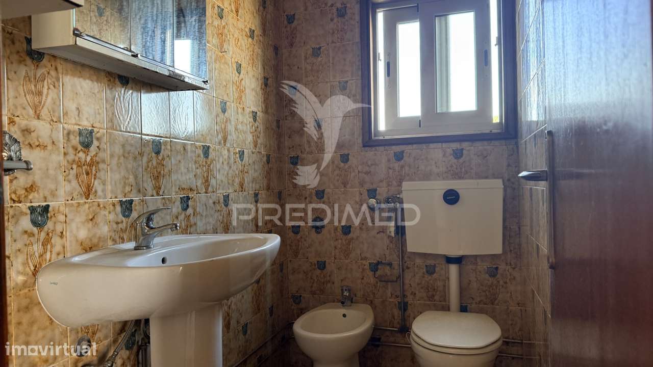 Moradia de 3 Pisos com Dois T4 + Potencial T2 | Terreno 1.160 m² |... - Grande imagem: 4/28