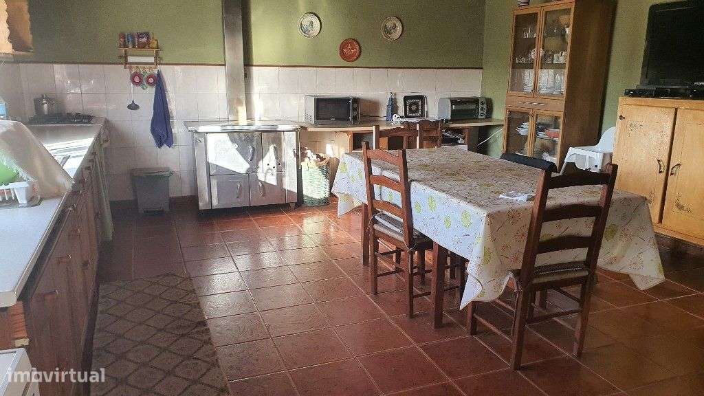 Quinta de 6.000m2 com moradia e anexos. - Grande imagem: 4/45