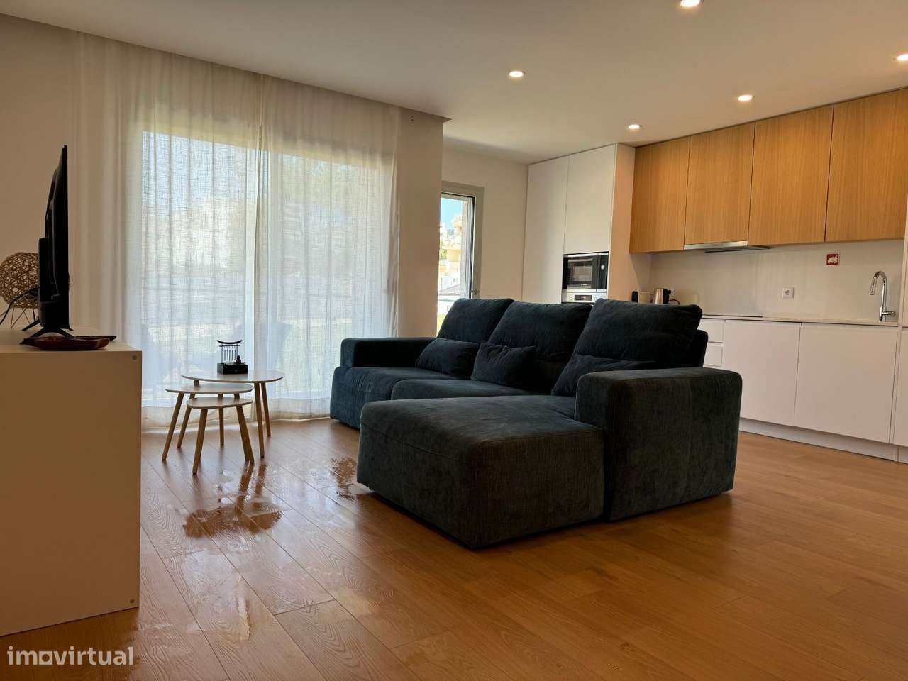 Apartamento T2 com varanda e parqueamento, condominio com piscina, ...-2