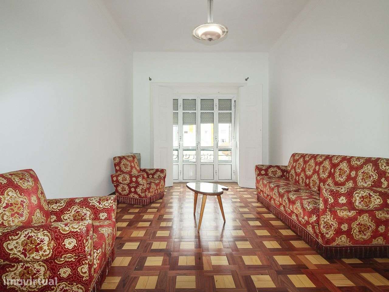 Prédio de 2 pisos (Espaço Comercial e Apartamento) - Grande imagem: 2/18