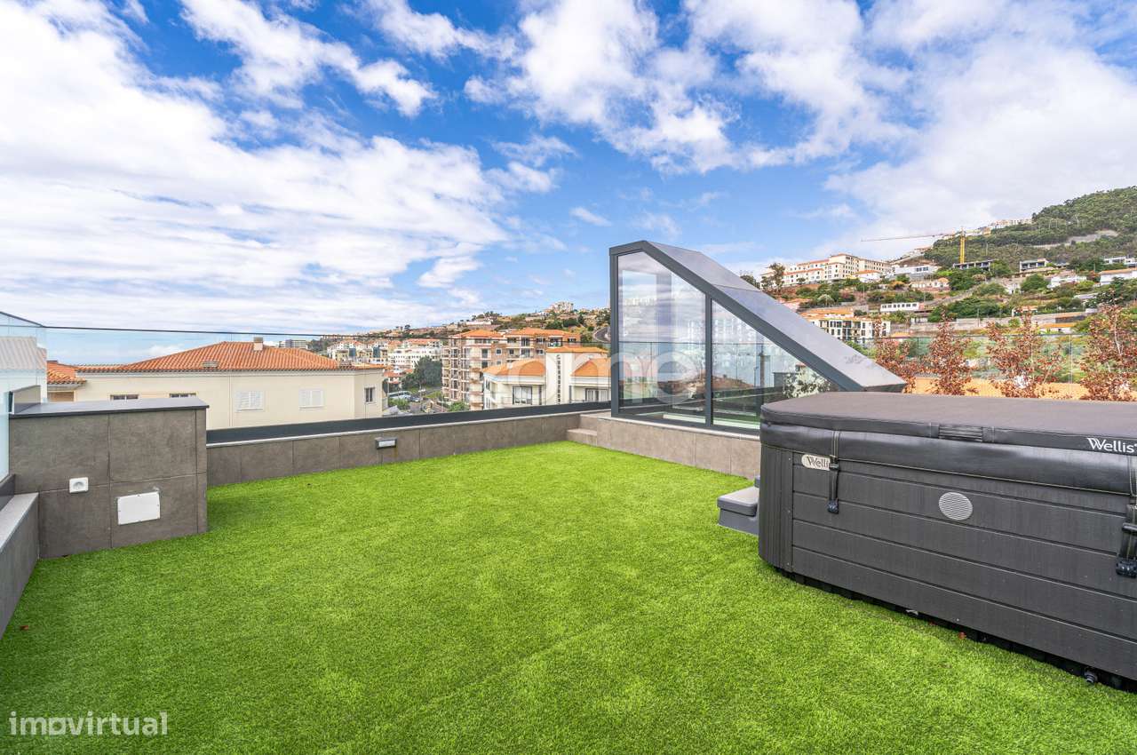 Apartamento T3 Penthouse com Vista Mar e Cidade no Caniço-44