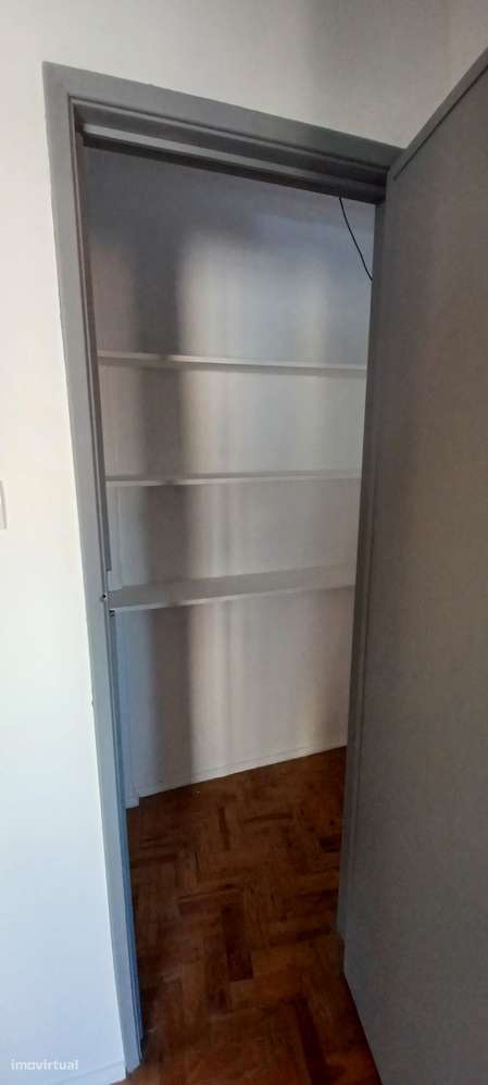 Arrenda-se T2 na Brandoa. - Grande imagem: 4/13