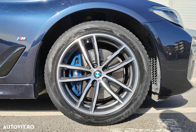 BMW Seria 5 530i xDrive MHEV - 31