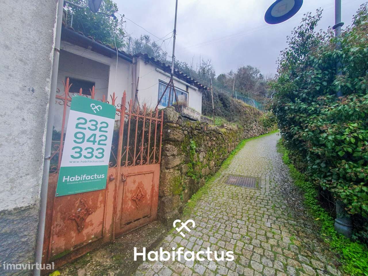 Moradia para reconstrução na Zona Histórica de Seia - Guarda. - Grande imagem: 2/35