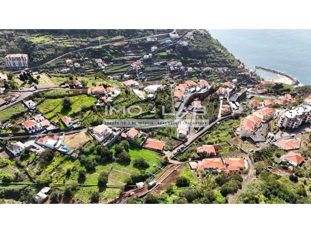 Terreno com 1033 - ENORME POTENCIAL - Calheta-13