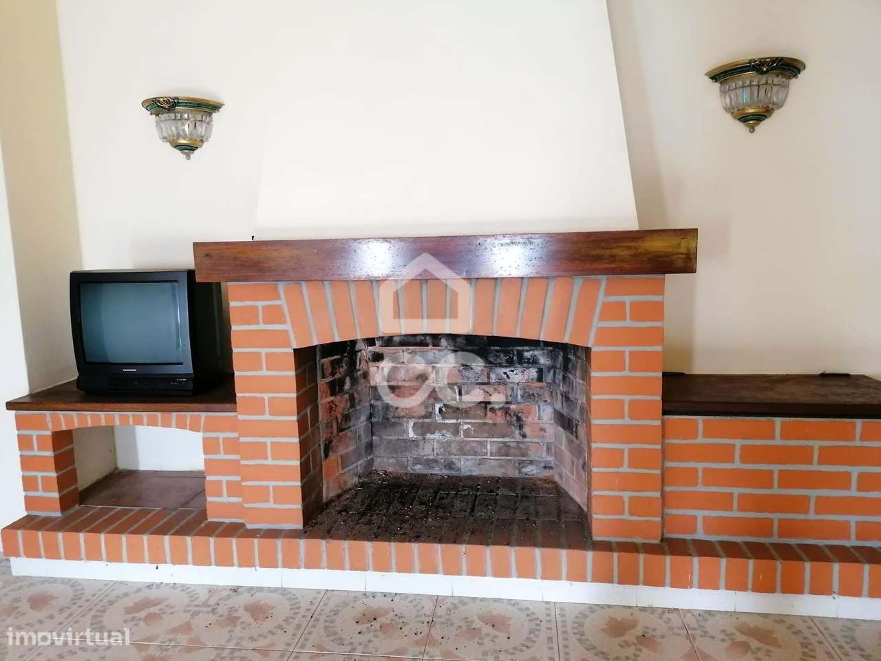 Moradia T5 em Vermelha – Cadaval, com Garagem, Adega e Terreno.-5