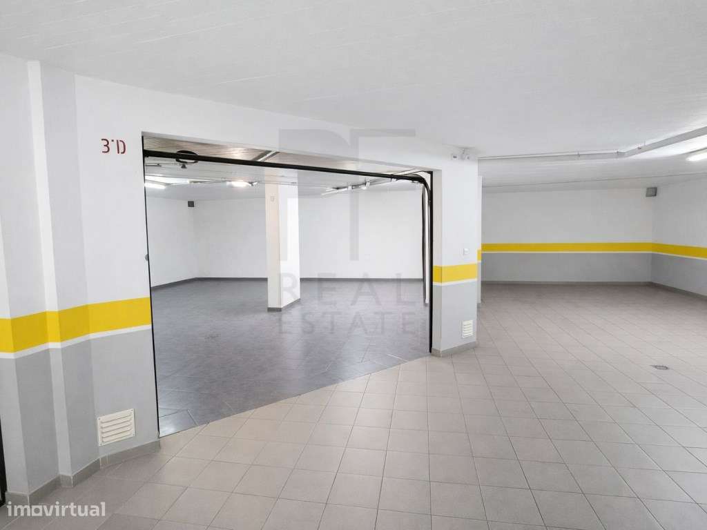 Excelente T3 com suíte, 3 varandas e garagem box em Cascais-31