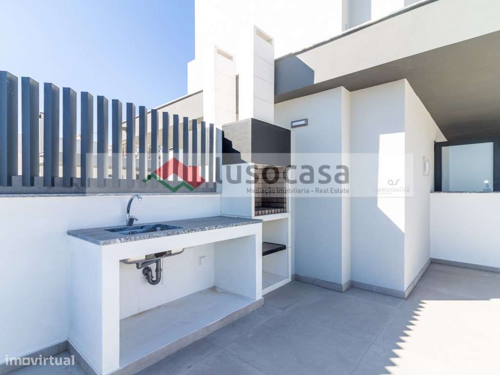Excelente apartamento tipo T2, com pé direito de 3,80m2, ideal para... - Grande imagem: 4/5