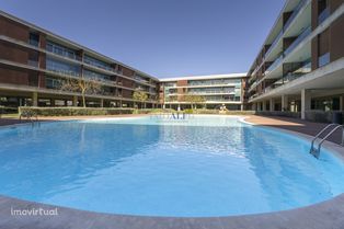 Apartamento T3 em condomínio com piscina