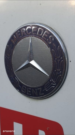 Znaczek Emblemat Mercedes Atego - 1