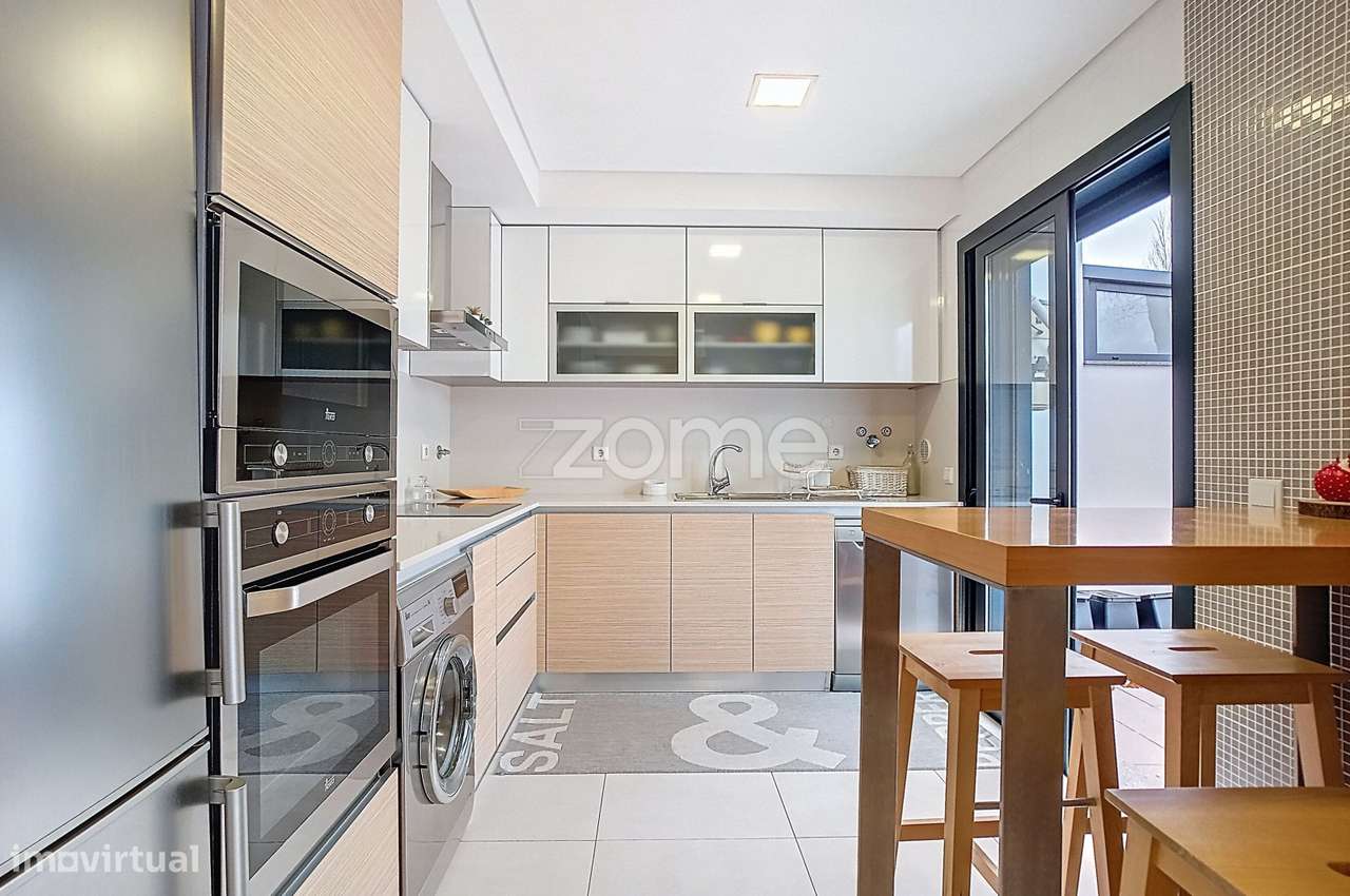 Apartamento T2 com terraço de 87m2 na zona da Vista Alegre - Grande imagem: 2/28