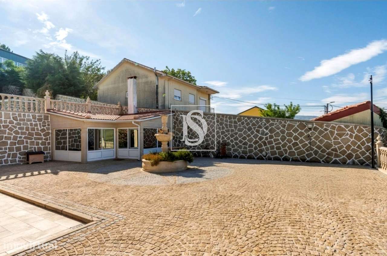 Moradia Independente T6 com 6 suítes e Piscina-5