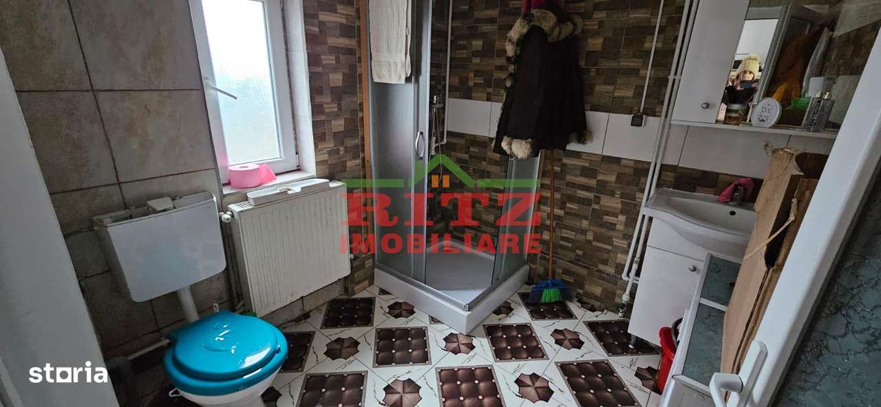 CASA  DE  VANZARE  P+1 E-11