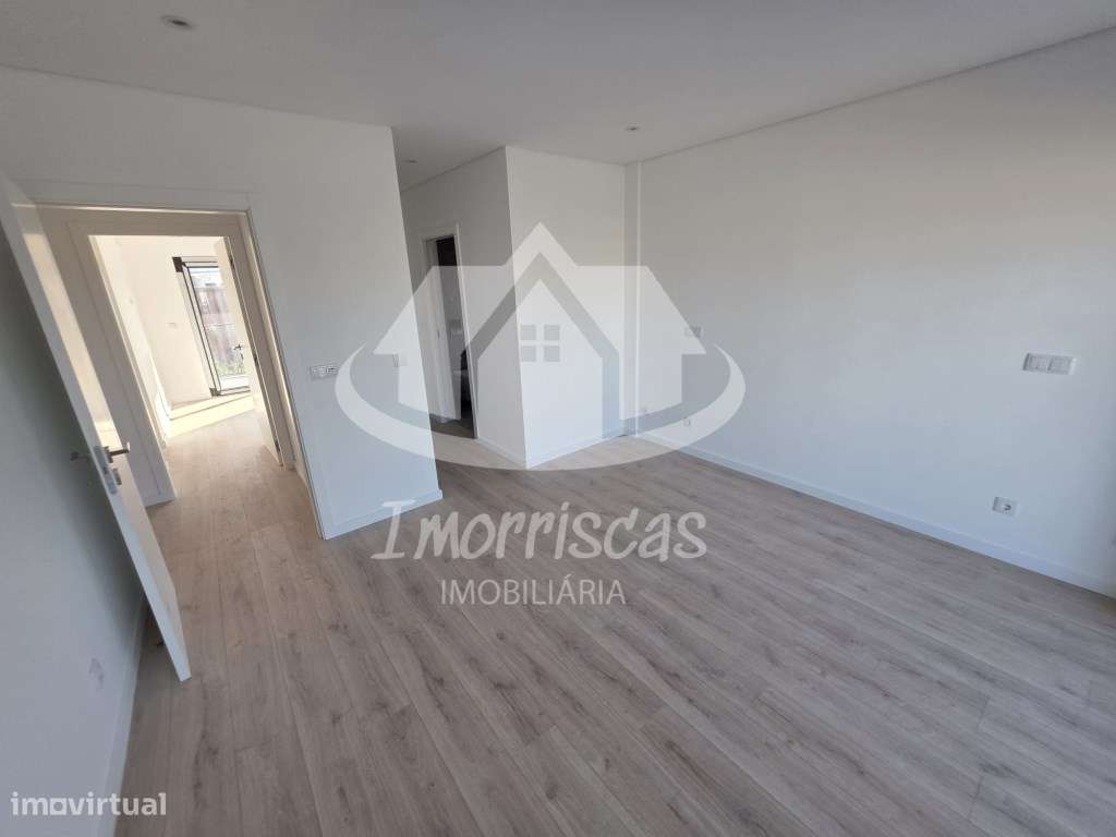 Moradia T3+1 na Portela de Azóia, em Santa Iria de Azóia-18