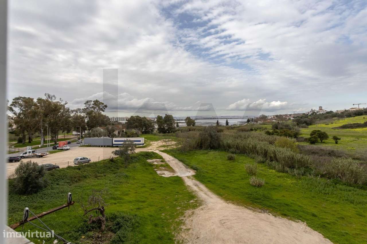 Apartamento T2 com duas frentes e vista rio na Torre da Marinha - Seix-15