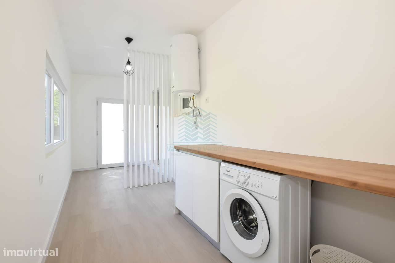 Moradia T3 remodelada com Anexos, Garagem e Poço.-11