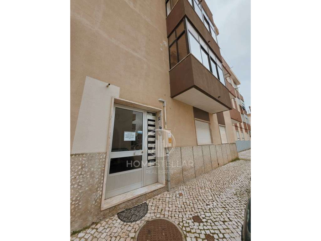 Apartamento T3 com varanda e arrecadação-38