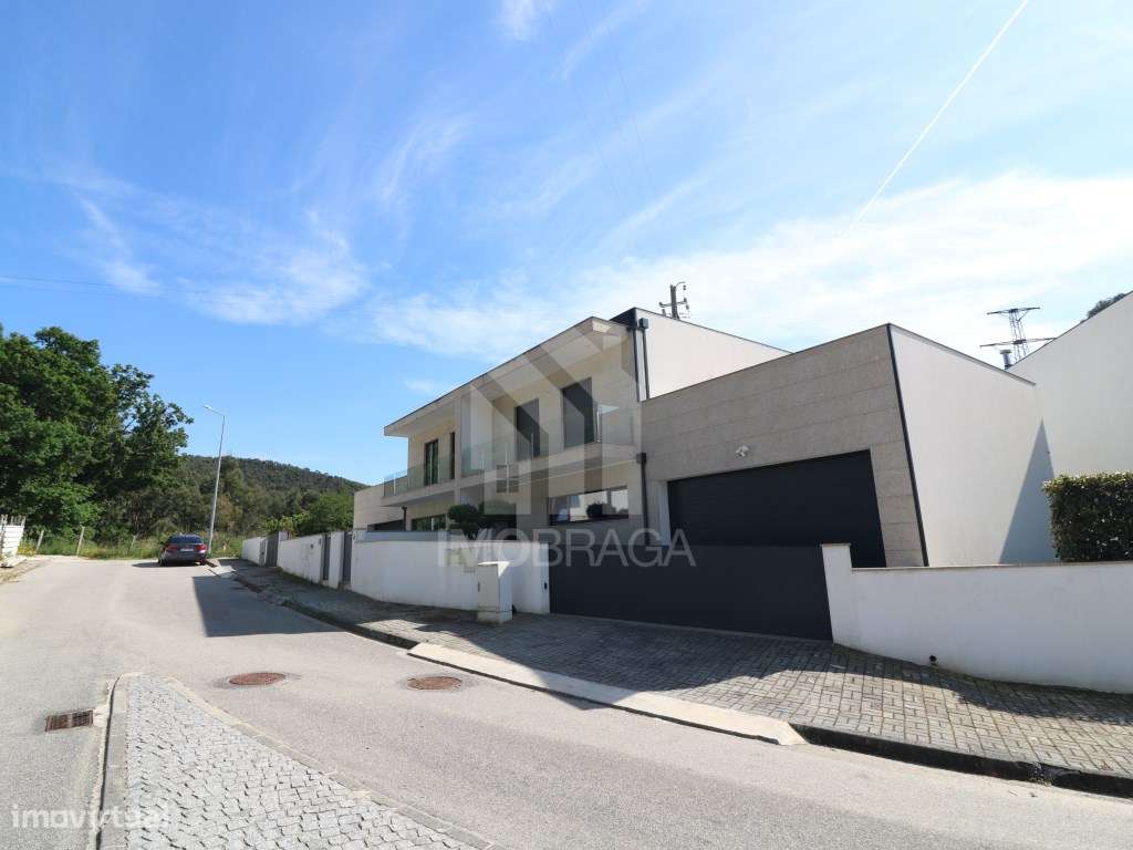 Venda Moradia Geminada T3, em Esporões, Braga-49