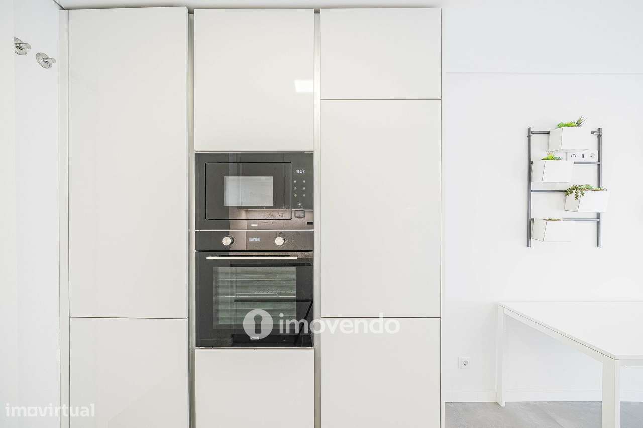 Apartamento T2, com estacionamento e cozinha equipada, na Amadora-7