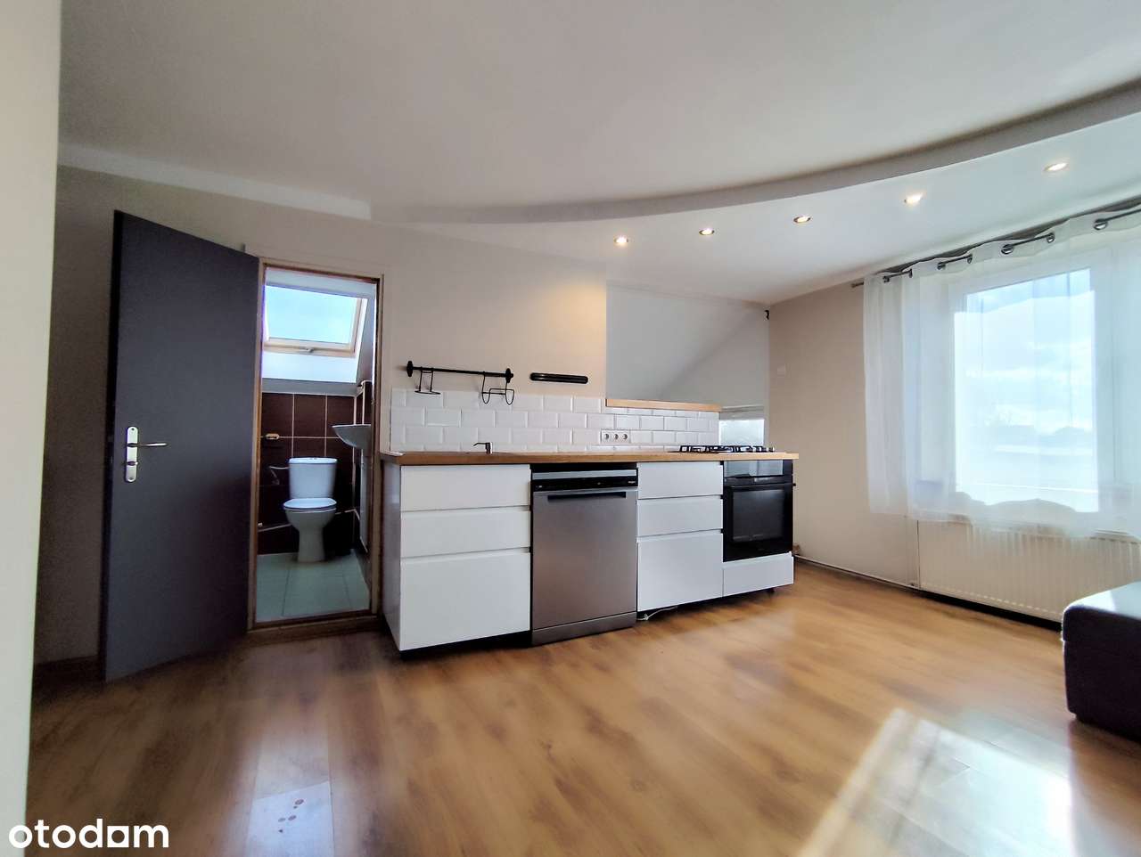 Dom przy ul. Katowickiej – idealny na działalność lub usługi!-11