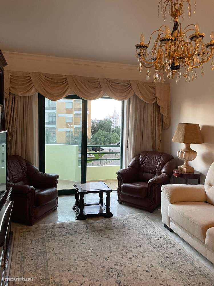 T2 em Faro com varanda pronto a habitar - Grande imagem: 4/24