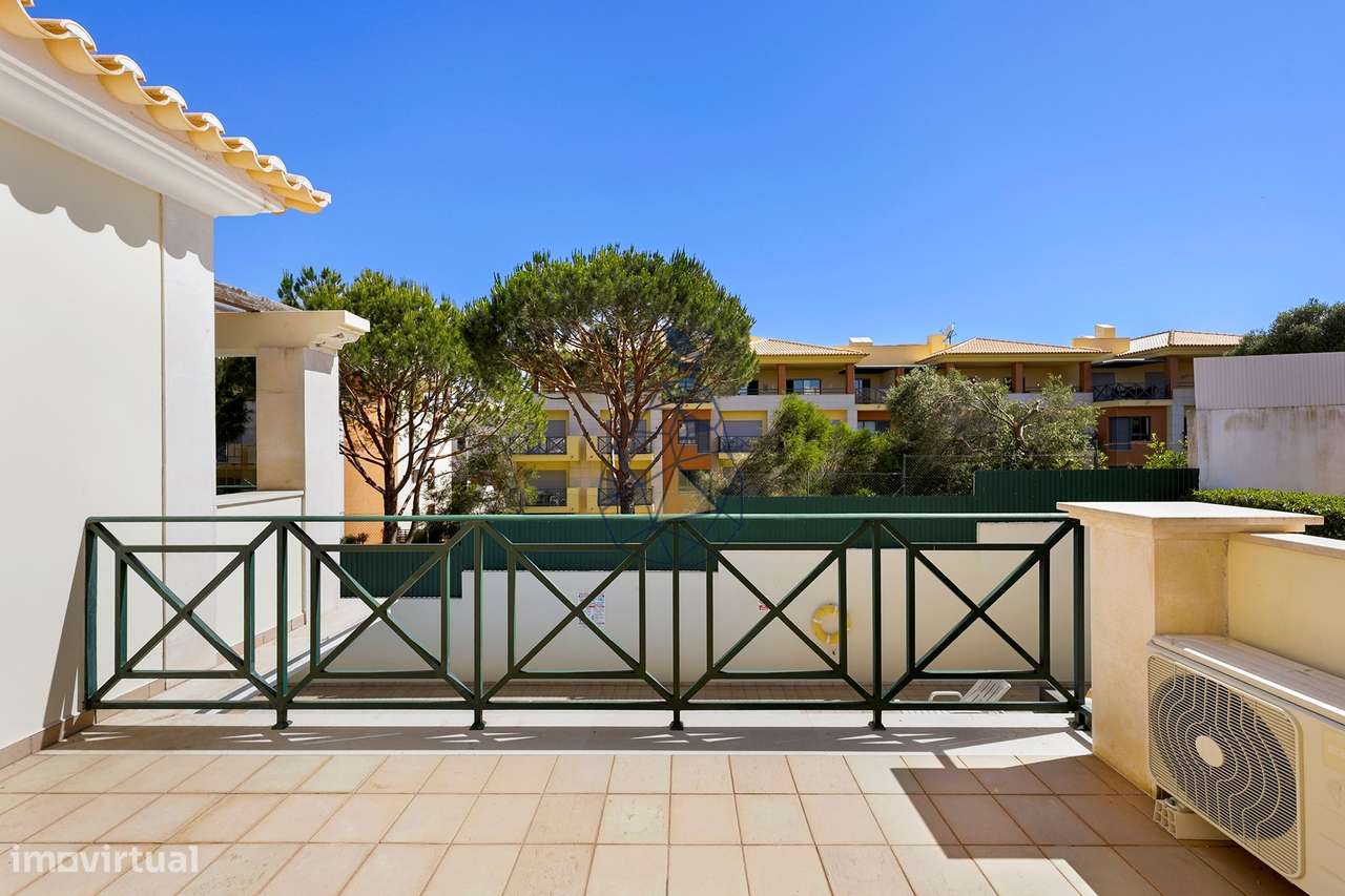 Moradia T5 com Piscina Privada, Jardim e 5 Suites em Montechoro, Albuf-25