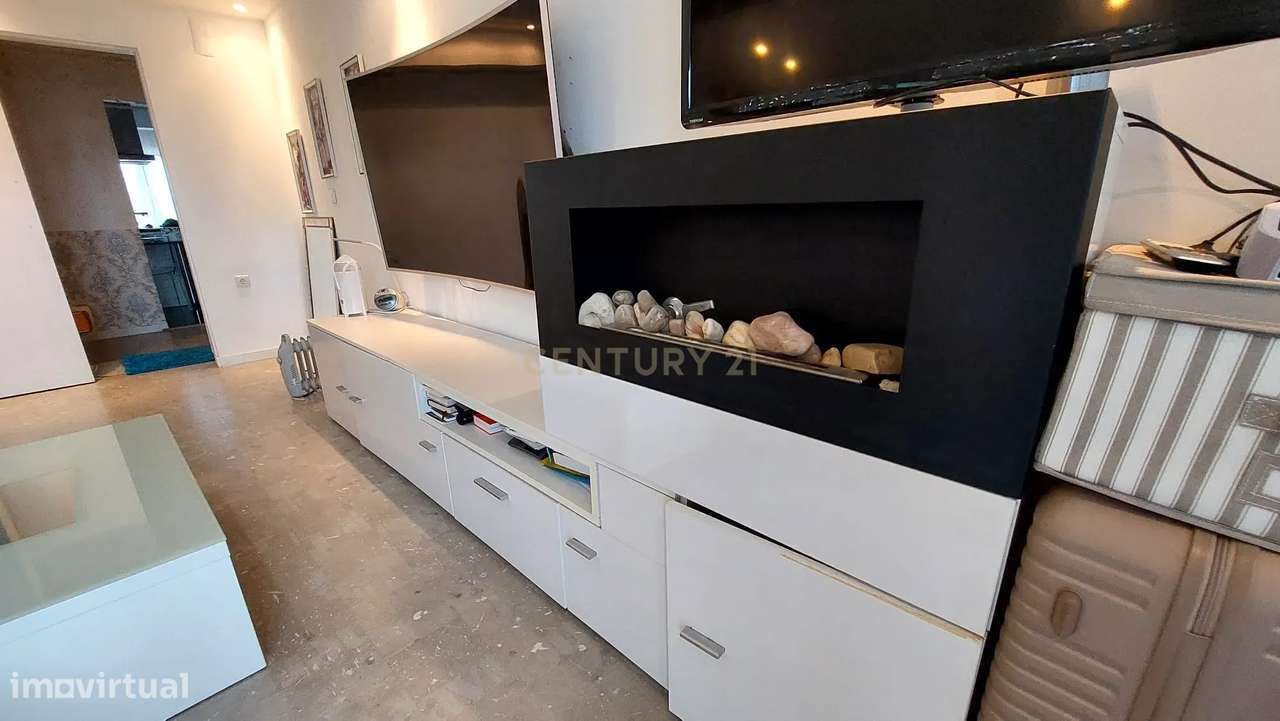 Arrenda Excelente Apartamento T2 Remodelado, Estacionamento coberto pr - Grande imagem: 4/31