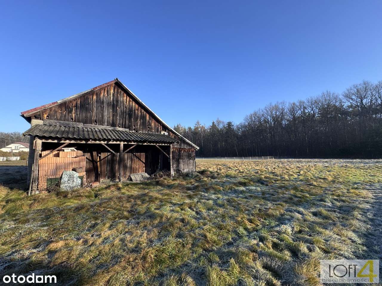 Wyjątkowa, uzbrojona działka pod lasem.-1