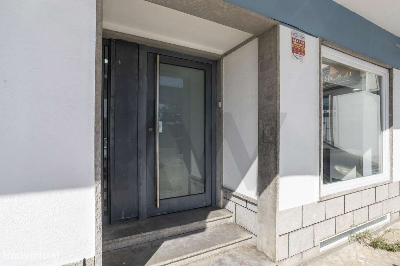 Espaço Comercial (Loja) no Centro de Corroios: Espaço Amplo, Remodelad-24