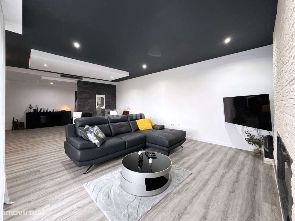 Apartamento T3 em condomínio privado com piscina-5