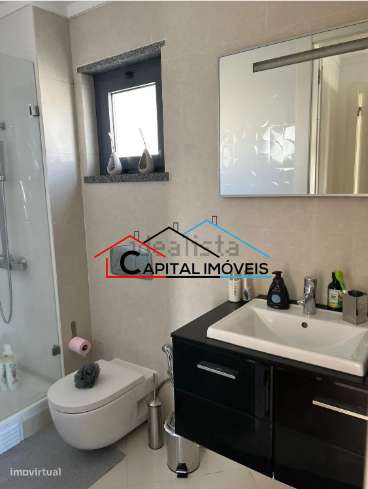 Moradia V4 c/quintal. (AP)-9