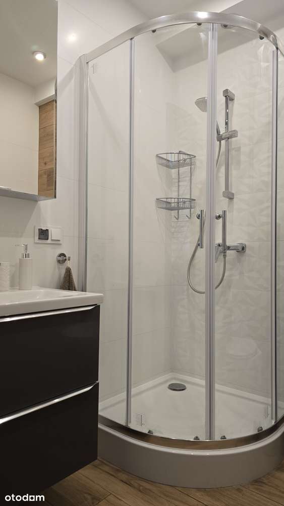 Koszutka, niski blok, przestronna i słoneczna kawalerka!-10