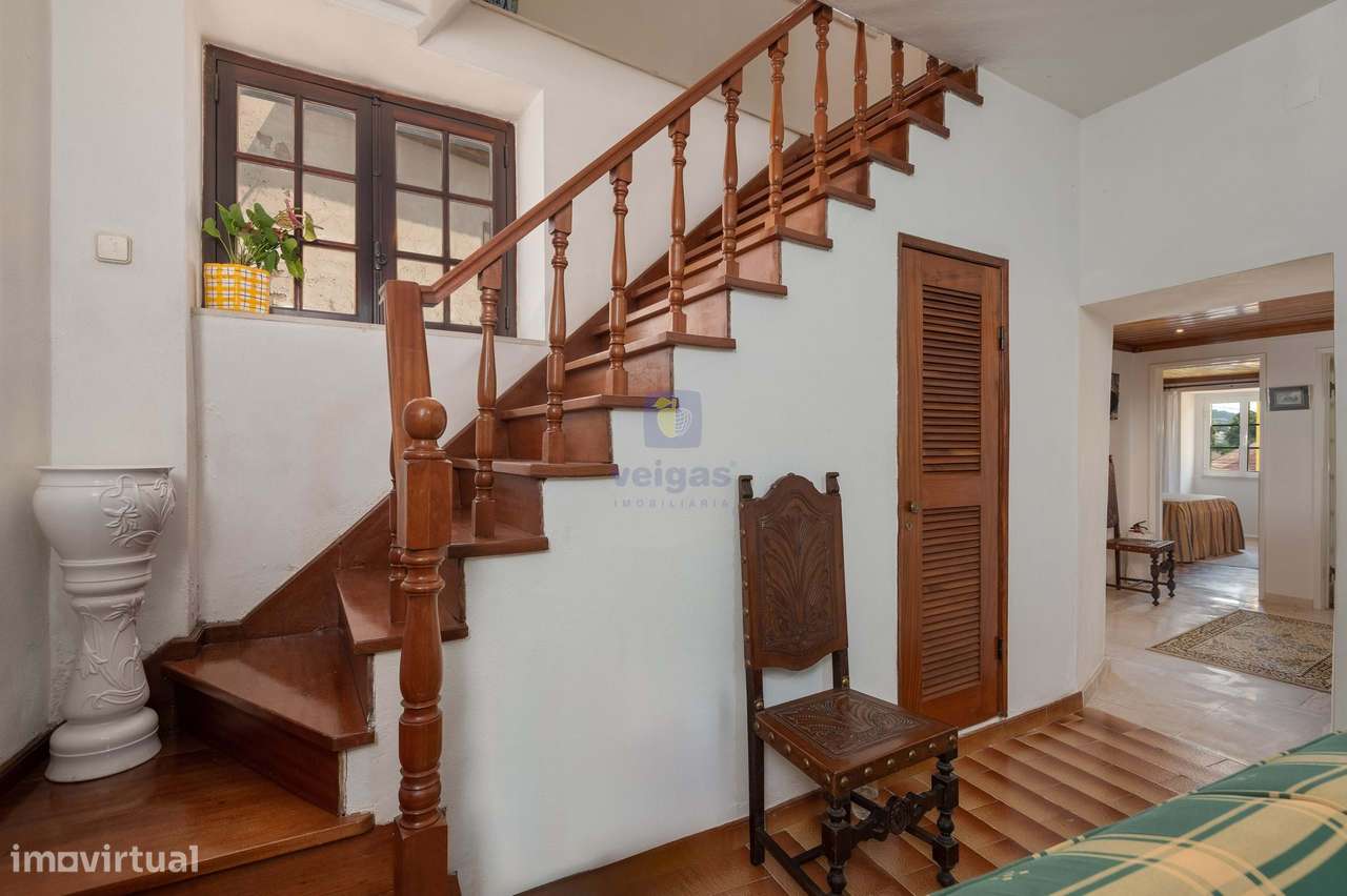 Moradia com Glamour! T4 com Garagem e Terraço no Centro de Vidais-25