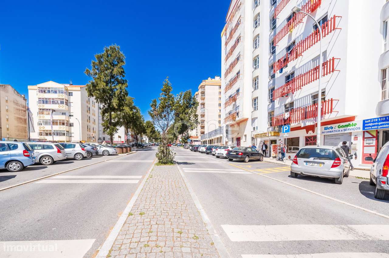 Apartamento T2 na Tapada das Mercês-27