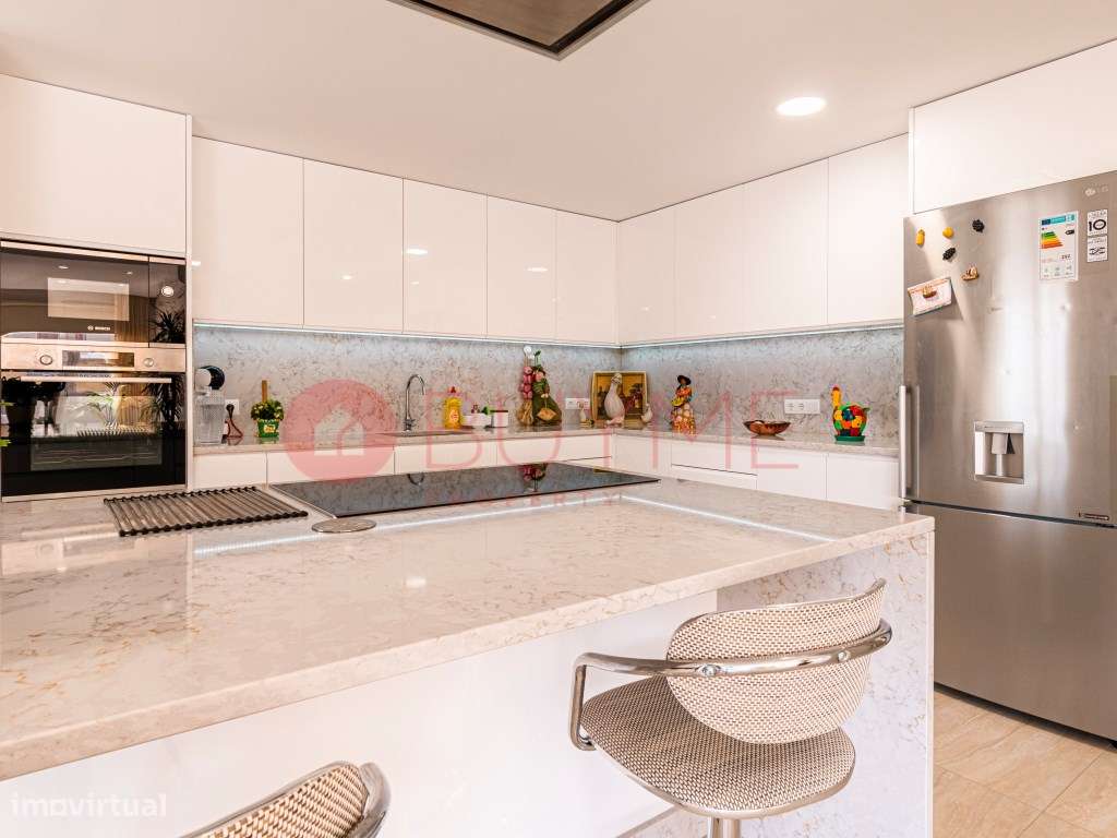 Moradia T3+2 de Luxo em Quarteira, a 5 min. da Praia - Grande imagem: 3/29