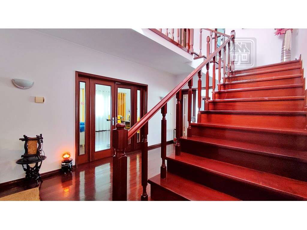 VENDA de MORADIA - VIVENDA com alojamento local e piscina - Fenais ...-23