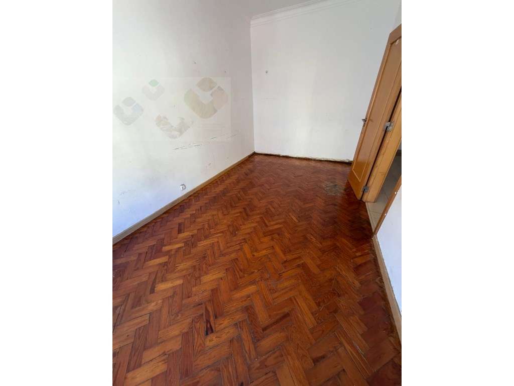Apartamento com Excelente Potencial de Valorização na Amadora-10