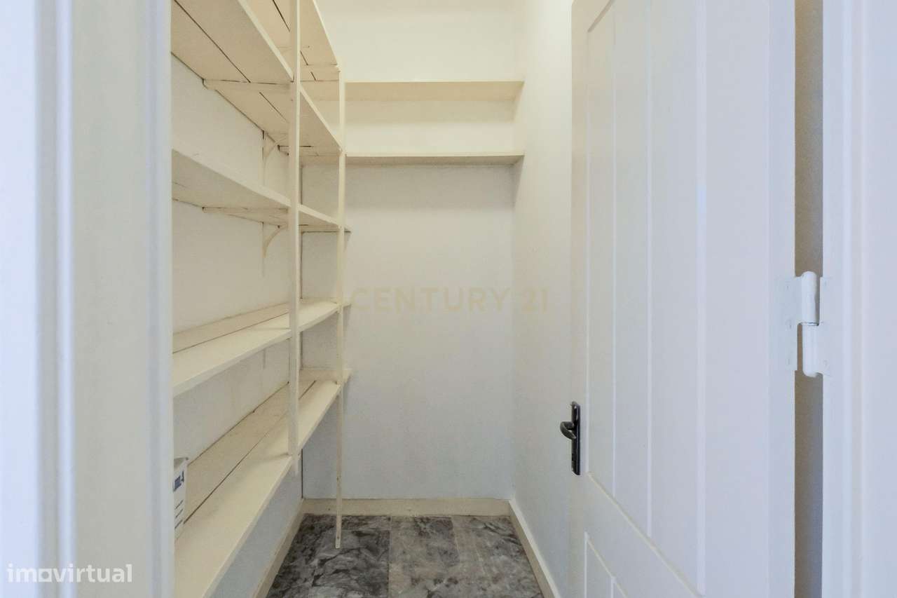 Apartamento T5 no Chiado-8