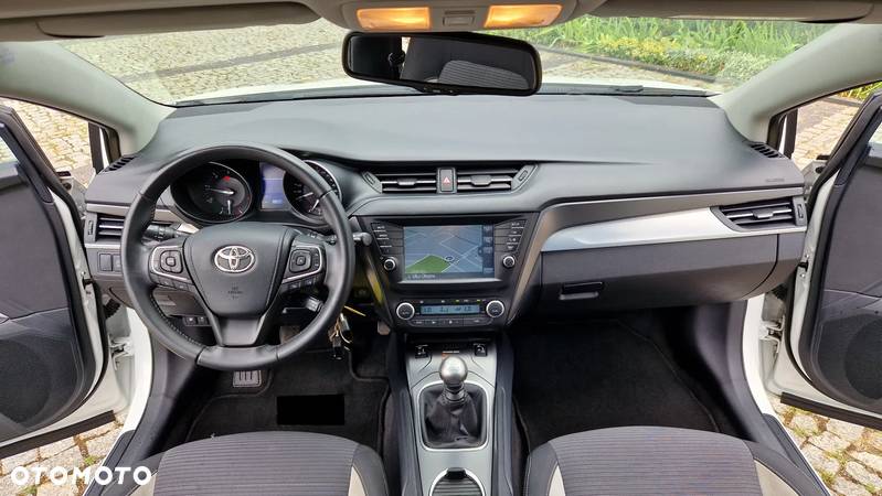 Toyota Avensis 2.0 D-4D Premium - 13