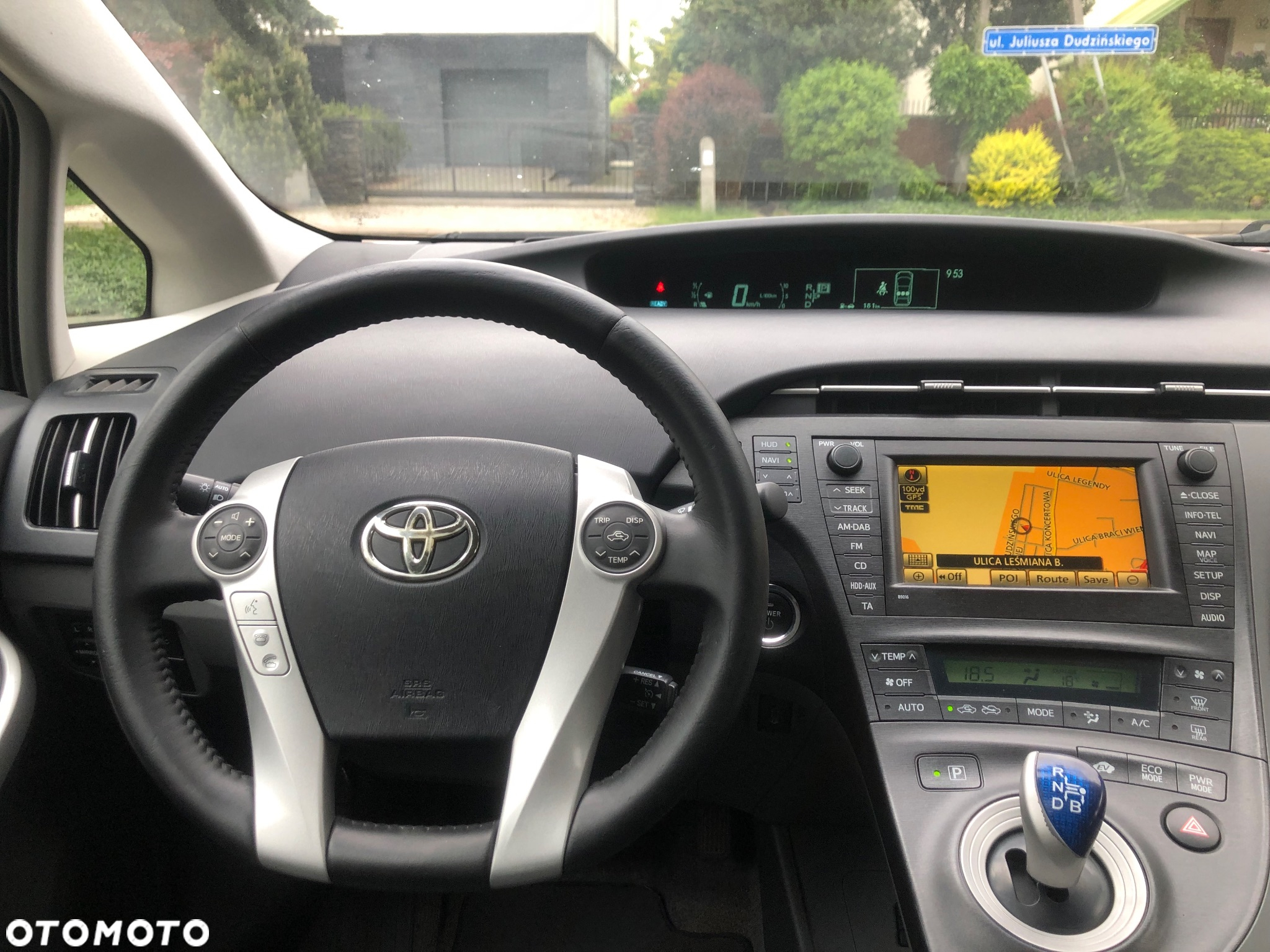 Toyota Prius (Hybrid) Executive - 35
