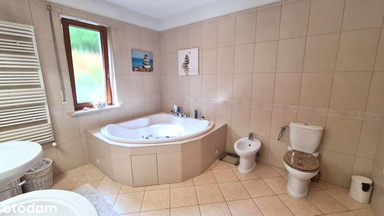 Dom z pięknym ogrodem w malowniczej okolicy-16