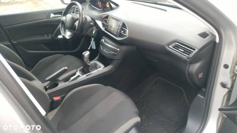 Peugeot 308 SW PureTech 110 Stop & Start Style - 20