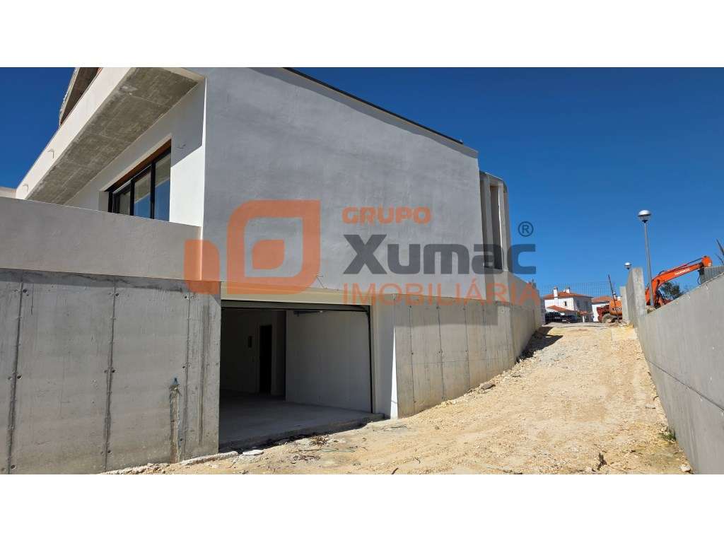 Moradia T4 Contemporânea c/ Piscina-33