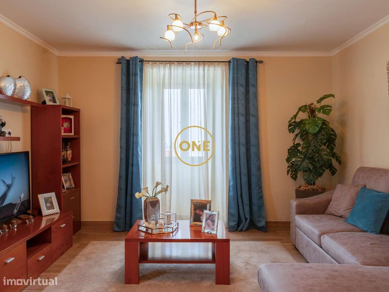 Moradia T4 Renovada em Santo António – Conforto e Tradição nos Açor - Grande imagem: 2/15