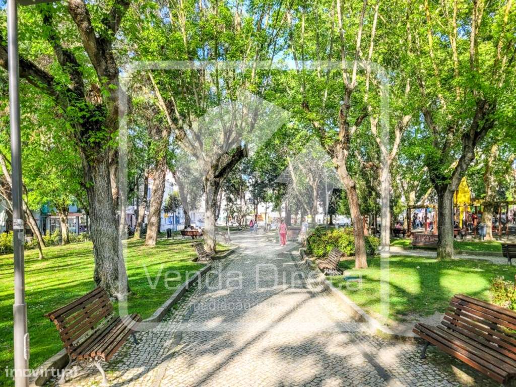 Moradia T4 Duplex com Logradouro perto da Estação Fluvial do Barreiro.-20