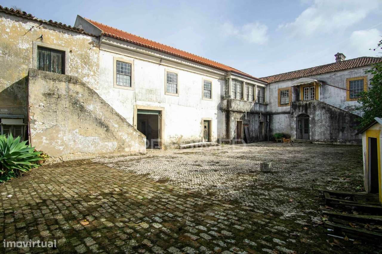 CASA SENHORIAL NO CORAÇÃO DAS CALDAS DA RAINHA - Grande imagem: 4/30