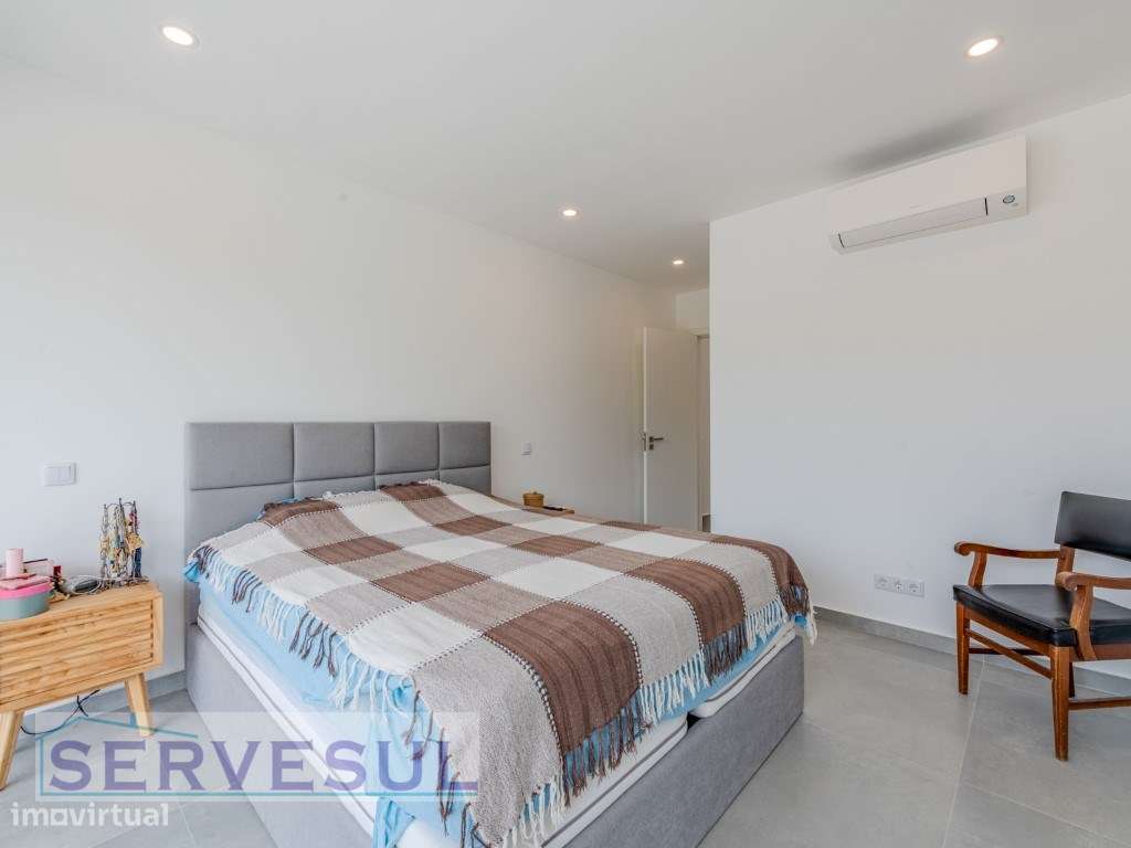 Moradia Moderna Geminada composta por 4 quartos e piscina privada, ...-29