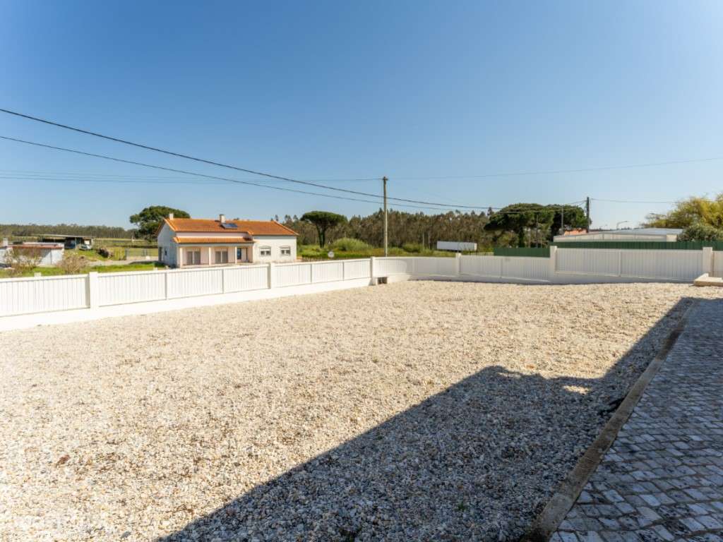 Moradia T3 com Terraço e Churrasqueira no Nadadouro-30