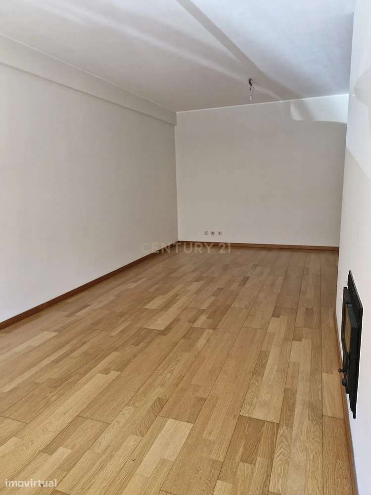 Apartamento T2 em Guimarães com garagem e elevador | ZTRE-03342 - Grande imagem: 5/25